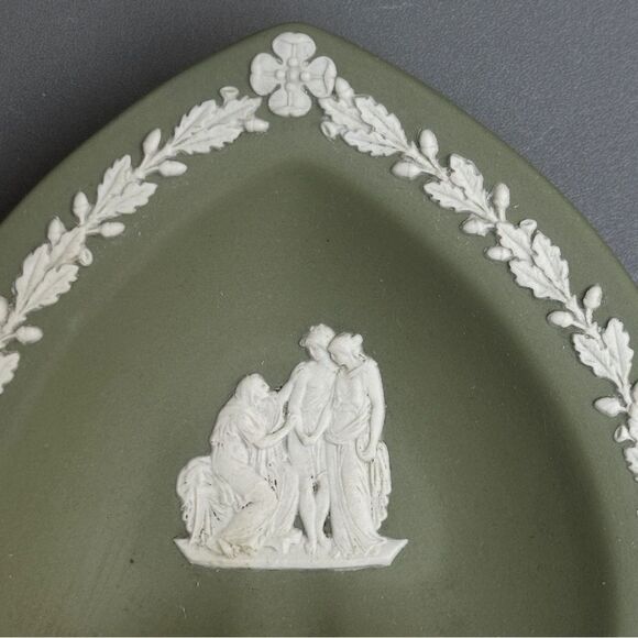 Wedgwood Sage Green Jasperware Spade Trinket Dish - Picture 3 of 7